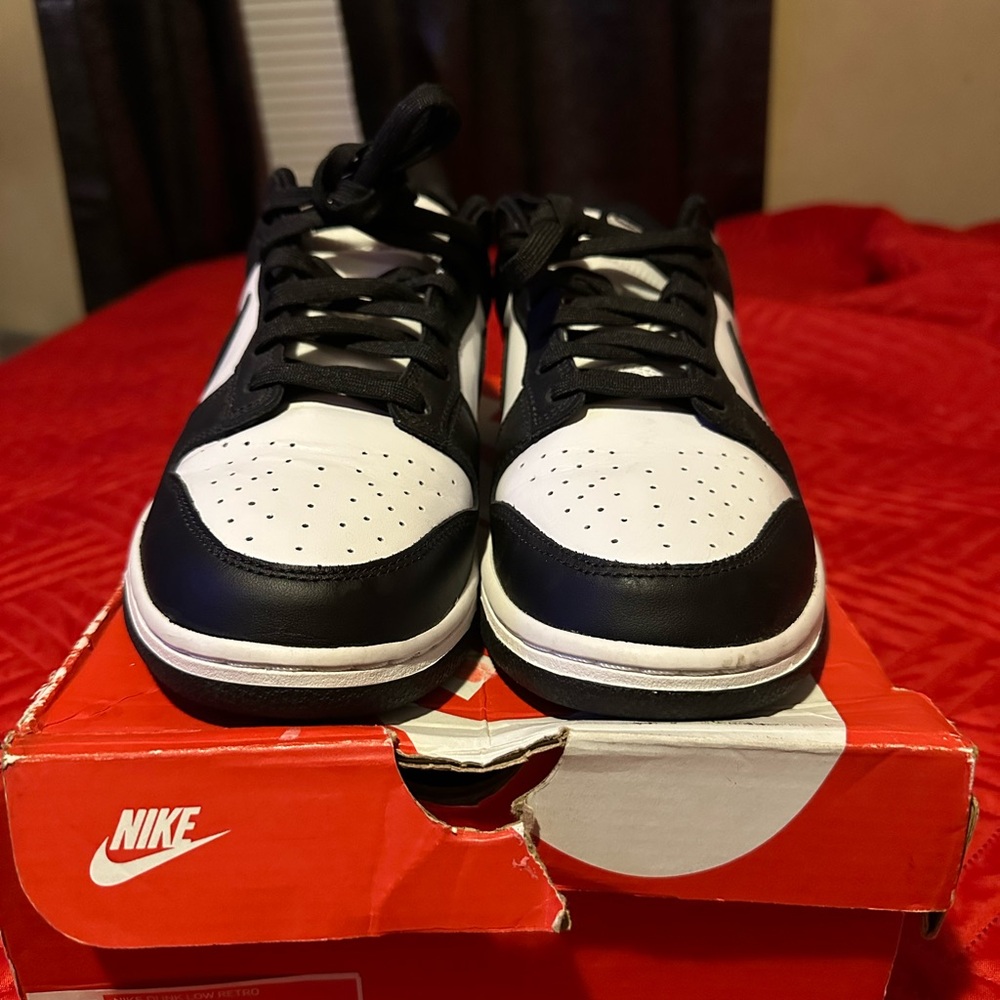 Nike Dunk Low “ Panda “